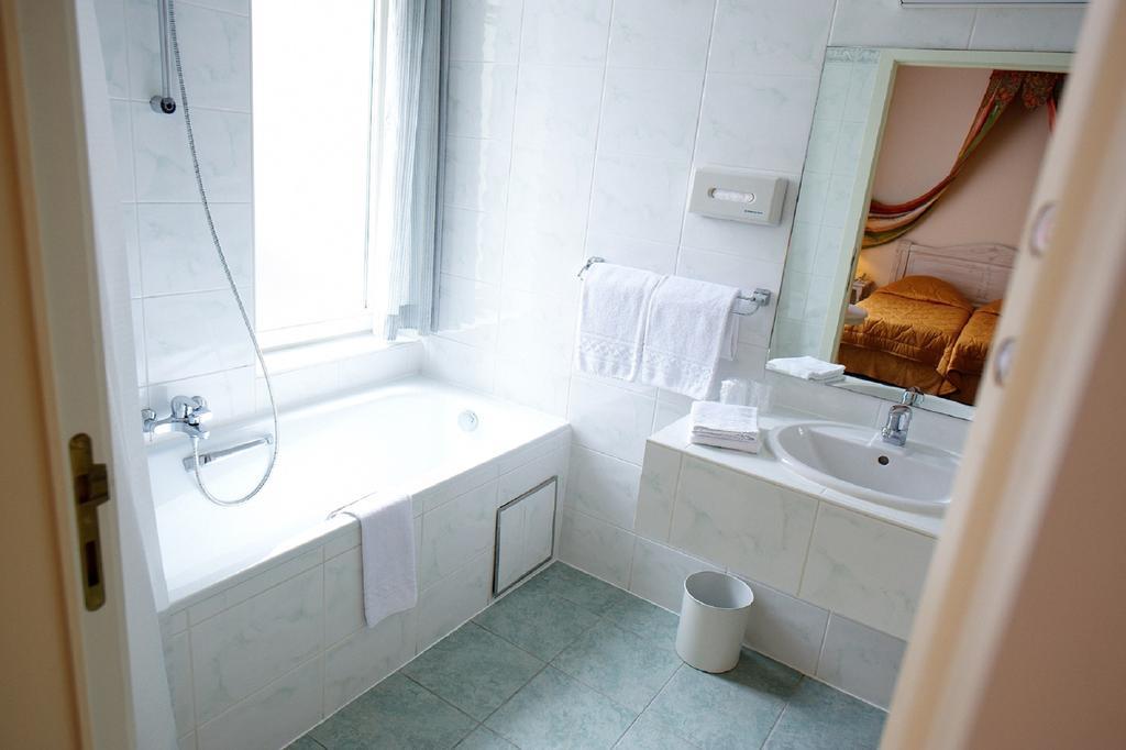 Hotel La Roseraie Wemmel Номер фото